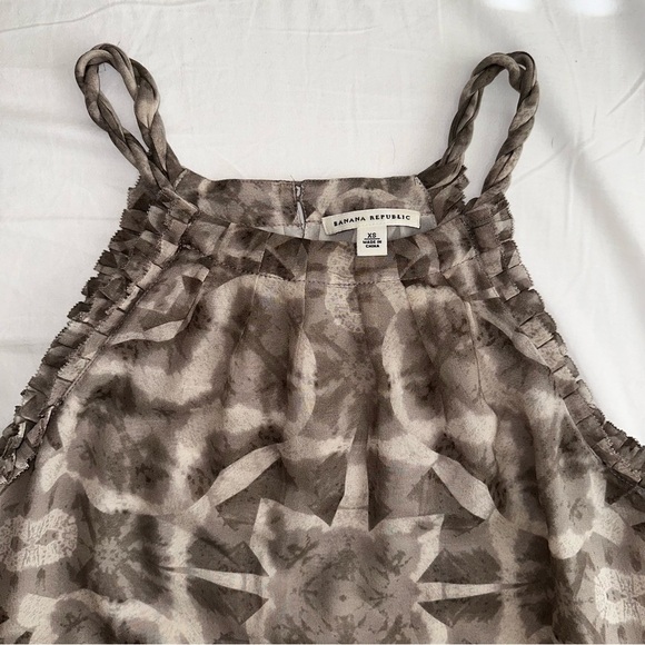 Banana Republic Gray Smocked Sleeveless 100% silk Top - Picture 7 of 7